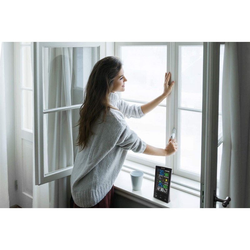 stazione barometrica radiocontrollata ,display a colori,temperatura interna / esterna.